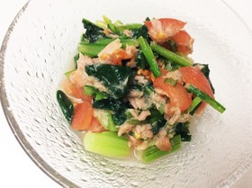 小松菜とトマトとツナ缶のサラダ
